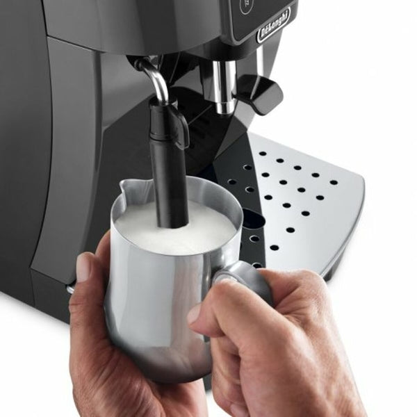 DeLonghi Magnifica Start Super automatic coffee machine 15 bar Black